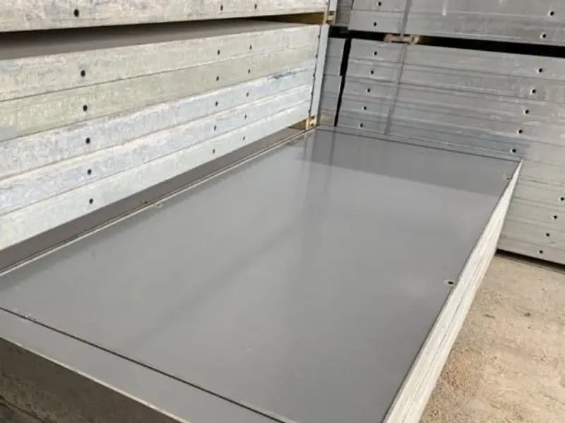 Doka Framax 3,30m neu belegt mit Kunststoffplatte